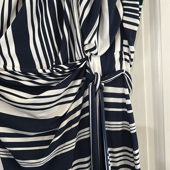 Jessica Simpson jersey material faux wrap dress - Picture 4 of 4